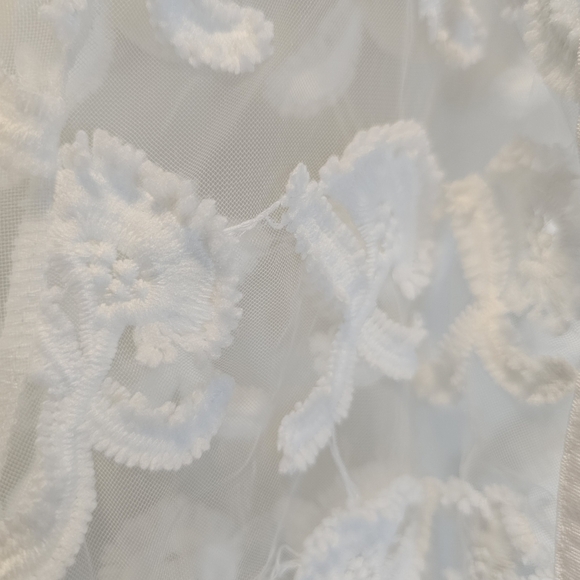 Elegant White Lace Blouse - Picture 3 of 7